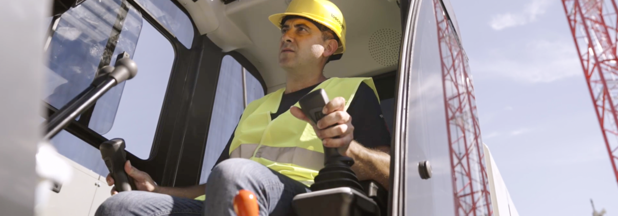 Operatore di macchine movimento terra
